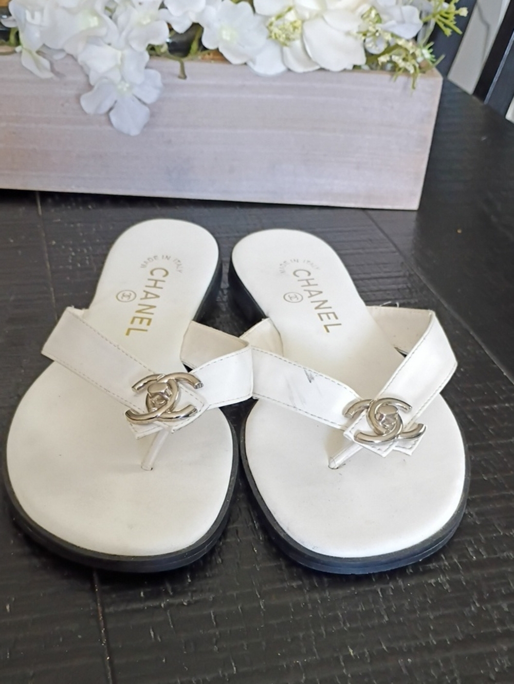 CHANEL White Leather Logo Thong Sandals with Silver CC Hardware